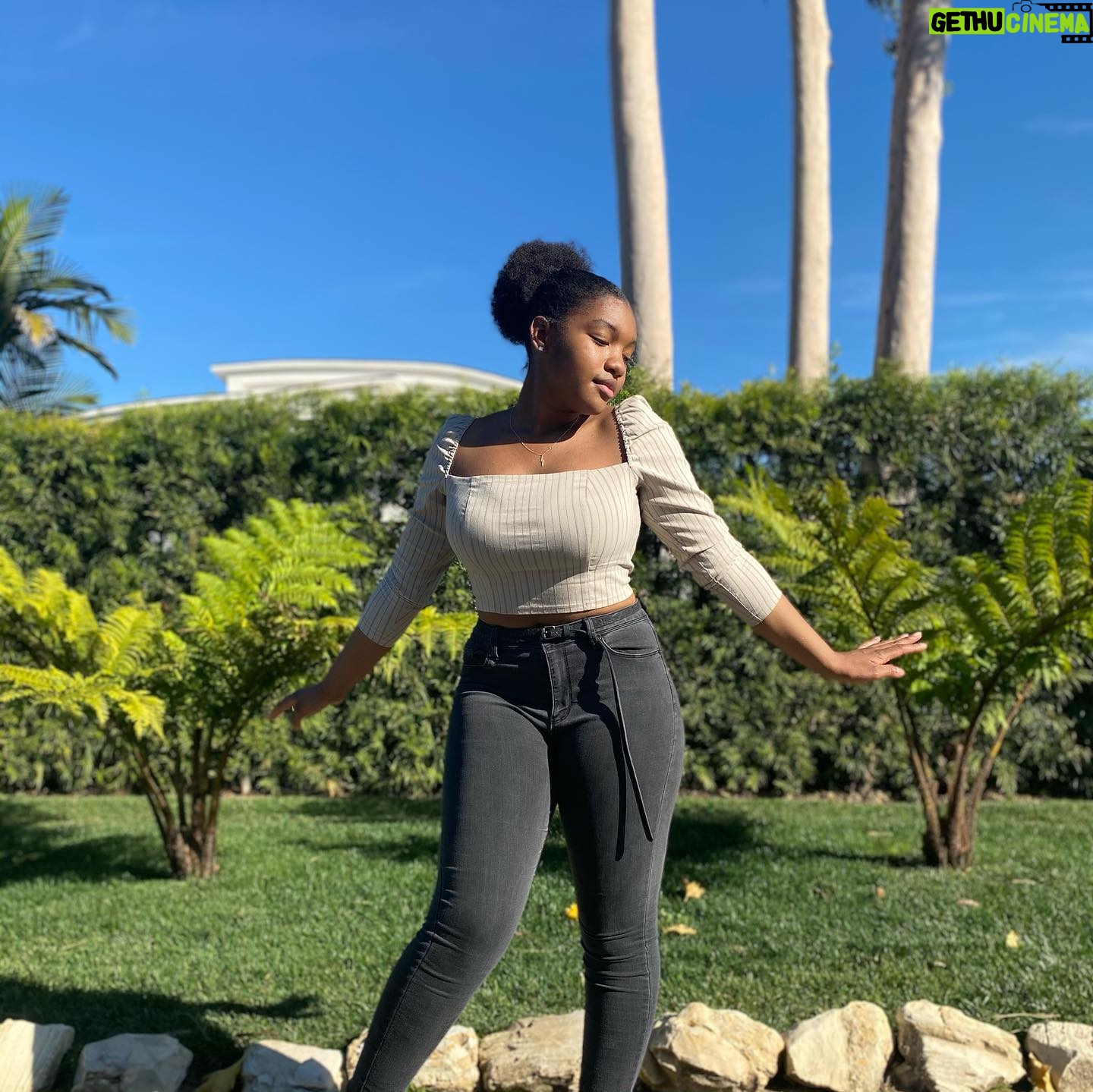 Taylor Mosby - 5.5K Likes - good day in my miiiind🌱