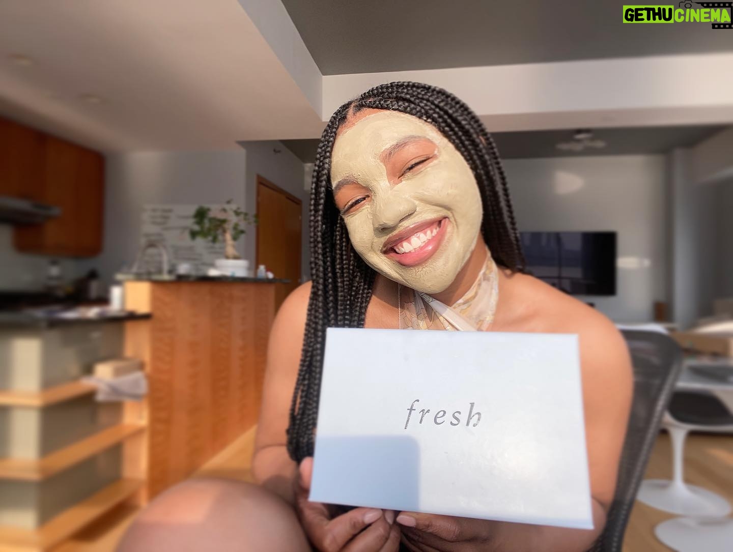 Taylor Mosby - 3.1K Likes - self-care day in my @freshbeauty lightweight clay mask! their rose toner kombucha facial treatment works wonders for my skin!! love the @freshbeauty team sooo so so much🤍🤍 #ad #freshbeauty #skincare #skincareroutine #fresh #naturalproducts