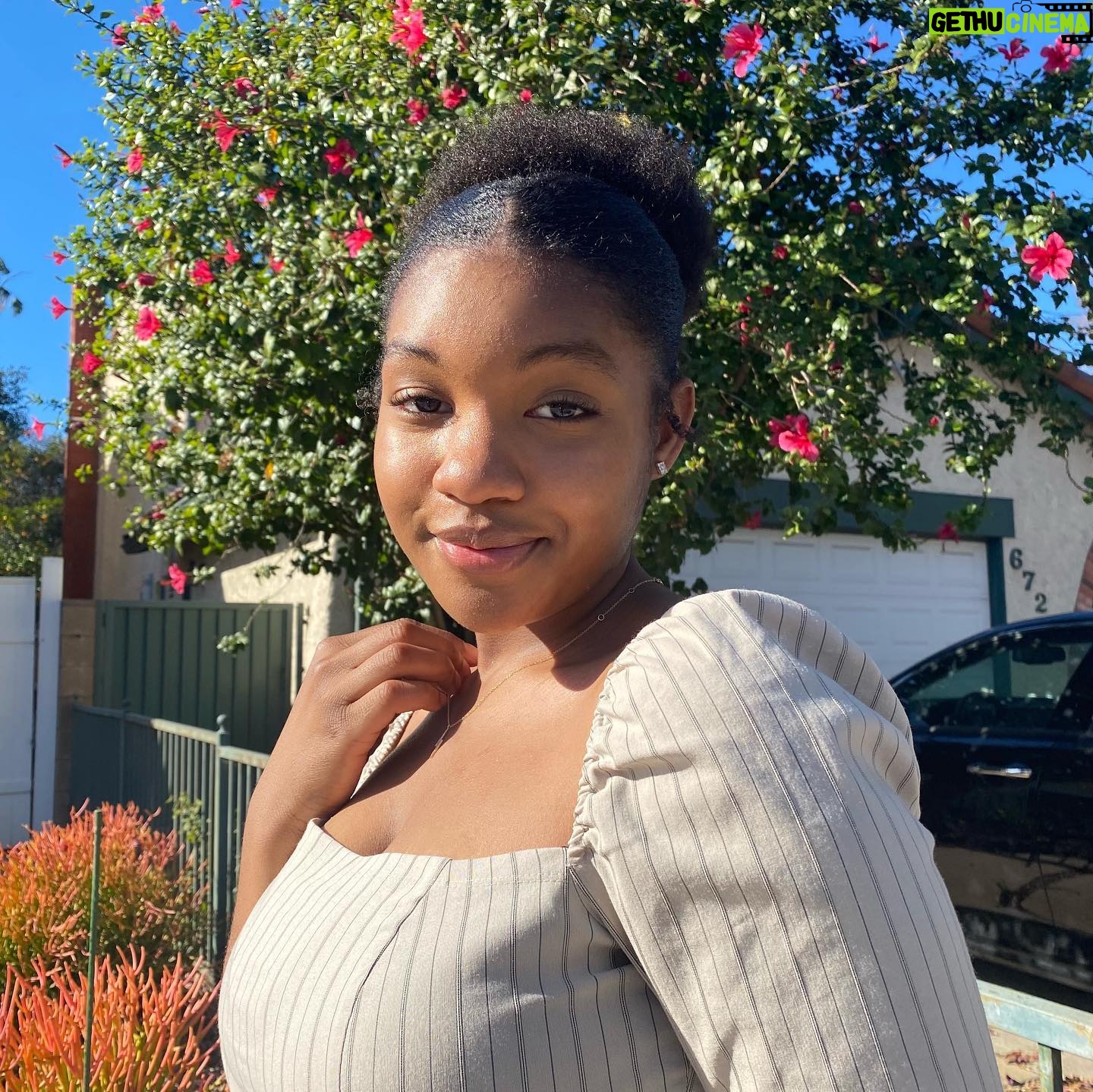 Taylor Mosby - 5.5K Likes - good day in my miiiind🌱