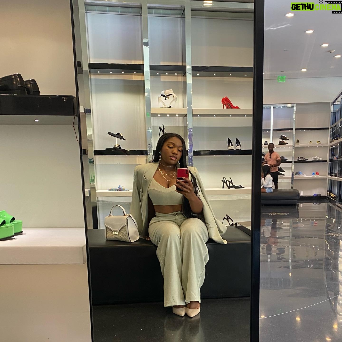 Taylor Mosby - 4.3K Likes - little overdressed for shoe shopping