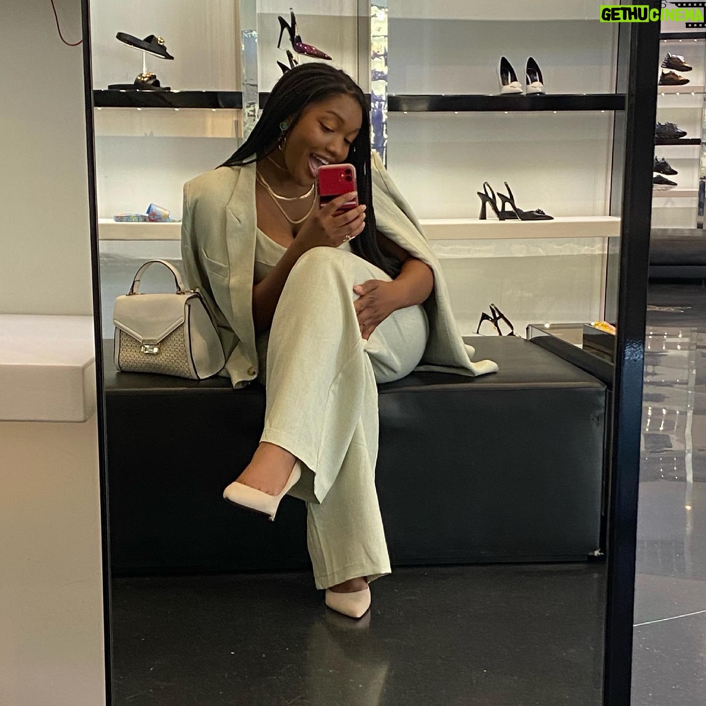 Taylor Mosby - 4.3K Likes - little overdressed for shoe shopping