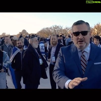 Ted Cruz - 9.5K Likes - It was amazing to see nearly 300,000 people march on the National Mall and stand unequivocally with our friend and ally Israel today.
We stand with their right to utterly destroy Hamas, for as long as it takes.
Am Yisrael Chai!
🇺🇸🇮🇱