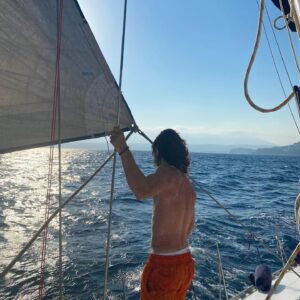 Tedua Instagram - E dopo il mare i tuoi capelli sono crespi e le labbra salate come il prosciutto... per te son cotto per te son crudo!