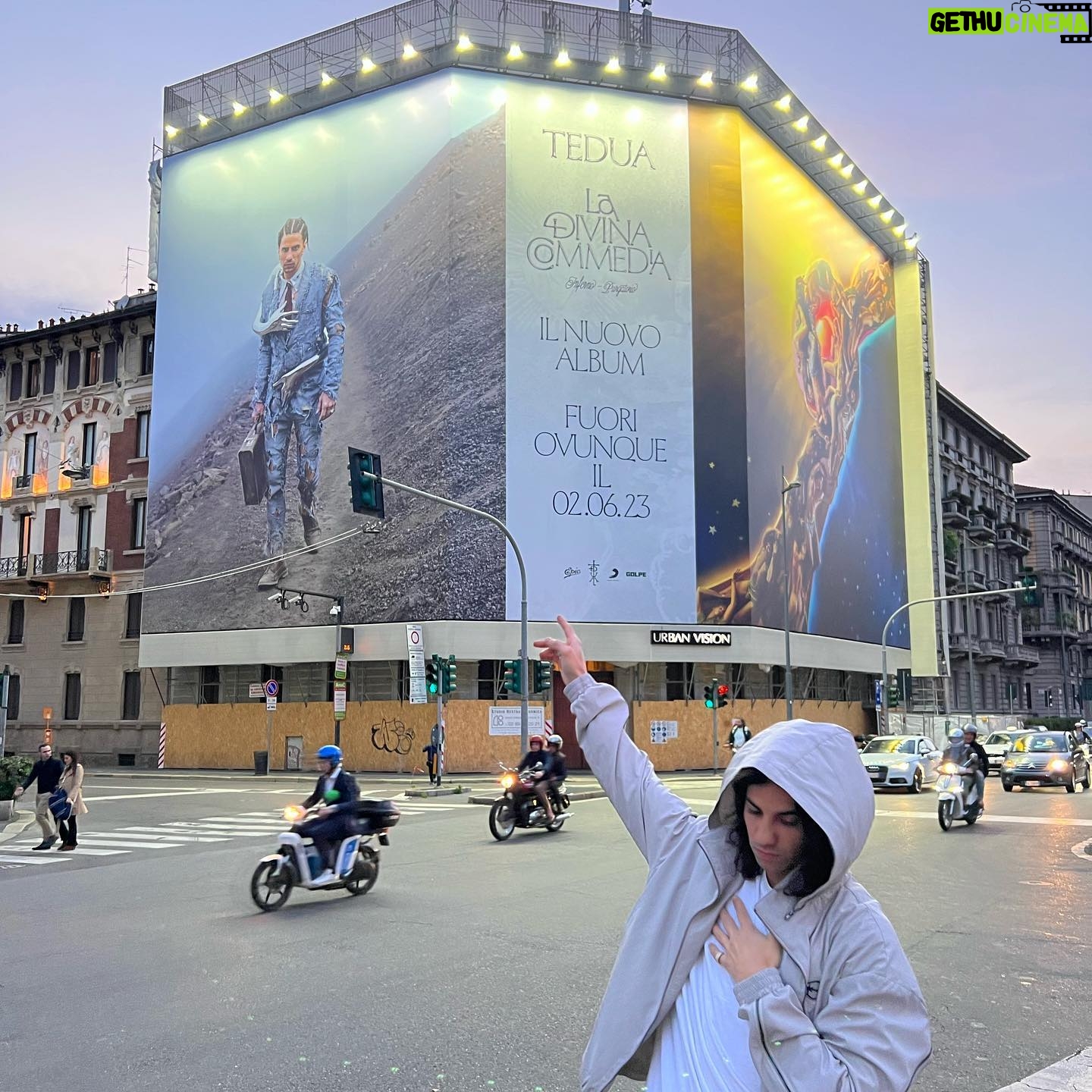 Tedua - 273.9K Likes - Sto per riscrivere la mia storia. Ragazzi arrivo con la track list e un video pazzesco 🪁