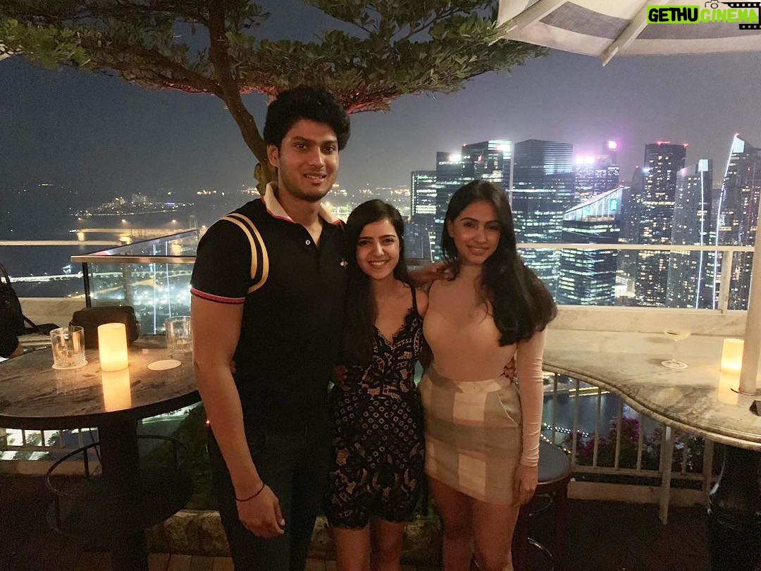 Teena Vellara - 1.4K Likes - Chilling with the Cheeeebais @nihal.thomas @siddhijoshi7