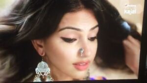 Teena Vellara Instagram - When you get to work with a great team and have a blast on set, it’s bound to show in the final product @afurniturewalla @makeupartistrybynashra @shotready_productions