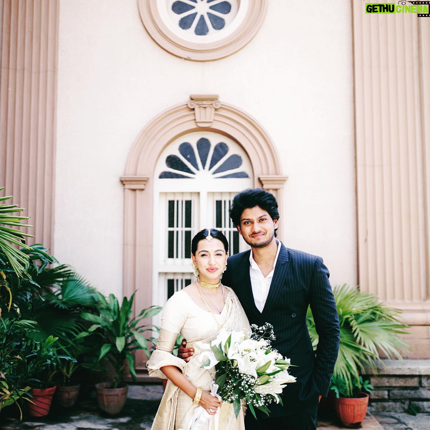 Teena Vellara - 2.6K Likes - Fresh outta church, married 🥰
📸 @claudeloren ❤️
