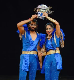 Tejaswini Gowda Instagram - Winning doesn’t always mean being first ., winning means you’re doing better than you’ve done before !! 

Hereby, I proudly say that yes we did it !! 
N yes “WE ARE WINNERS OF NETHONE DANCE 2.0” 

It was an incredible journey with lots of ups and down , fear in an out , coming back to the same show as a wild card with a upgraded version was not at all easy … every step with every composing was challenging for us because it was level up .. 

But yet as we say “THE ONLY WAY TO WIN IS NEVER GIVE UP “ 

So n so we did the same n when u believe , you achieve .

Thank u master @govind.kotap , @rishika_poddar n @swassthick_master for always being with us♥️♥️♥️♥️

Special mention @sujin_shetty_minus3 , @aniruddha_minus3 n @ach_prash bhai♥️♥️♥️

Last but not the least, thank you so much everyone for all the love n support 🥰♥️🥰

#AMARTEJU signing off!!!!!