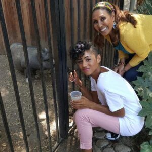 Telma Hopkins Instagram - Me and Chelsea Trevor who plays my daughter on Welcome to the Family airing on TV1 September 26th! Directed by Alton Glass. Oh, With Tiny Tim and Bacon Bits!#thereeltee # TV1#ChelseaTrevor