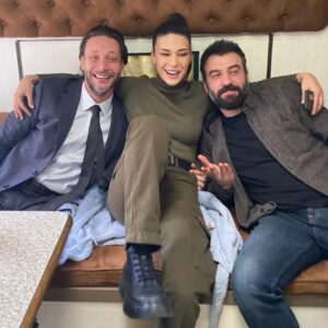 Temmuz Gürkan Karaca Instagram - Ne diyor bu? 👾
.
.
#ghbgdizisi #bkm #ikilem