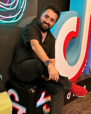 Temmuz Karikutal Instagram - TikTok Türkiye'nin Resmi ajansı olarak, bugün Çin'den gelen TikTok yöneticileri ile iki saat süren bir toplantı gerçekleştirdik. Dijitalde de güç bizde artık! 💪

#toplantı #tiktok #agency #ajans #sosyalmedya