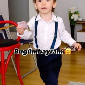 Temmuz Karikutal Instagram - Herkese mutlu bayramlar 🤗 Bir yeğen videosu bırakıyorum. 😘

#bayram #çocuk #mirkutay #yeğen