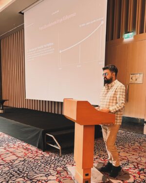 Temmuz Karikutal Instagram - #TikTokLIVE ekibinin düzenlediği konferansa, konuşmacı olarak katılıp kısa sürede TikTok Partneri olarak elde ettiğimiz başarılar hakkında konuşmak farklı bir deneyimdi... Teşekkürler @tiktokturkiye