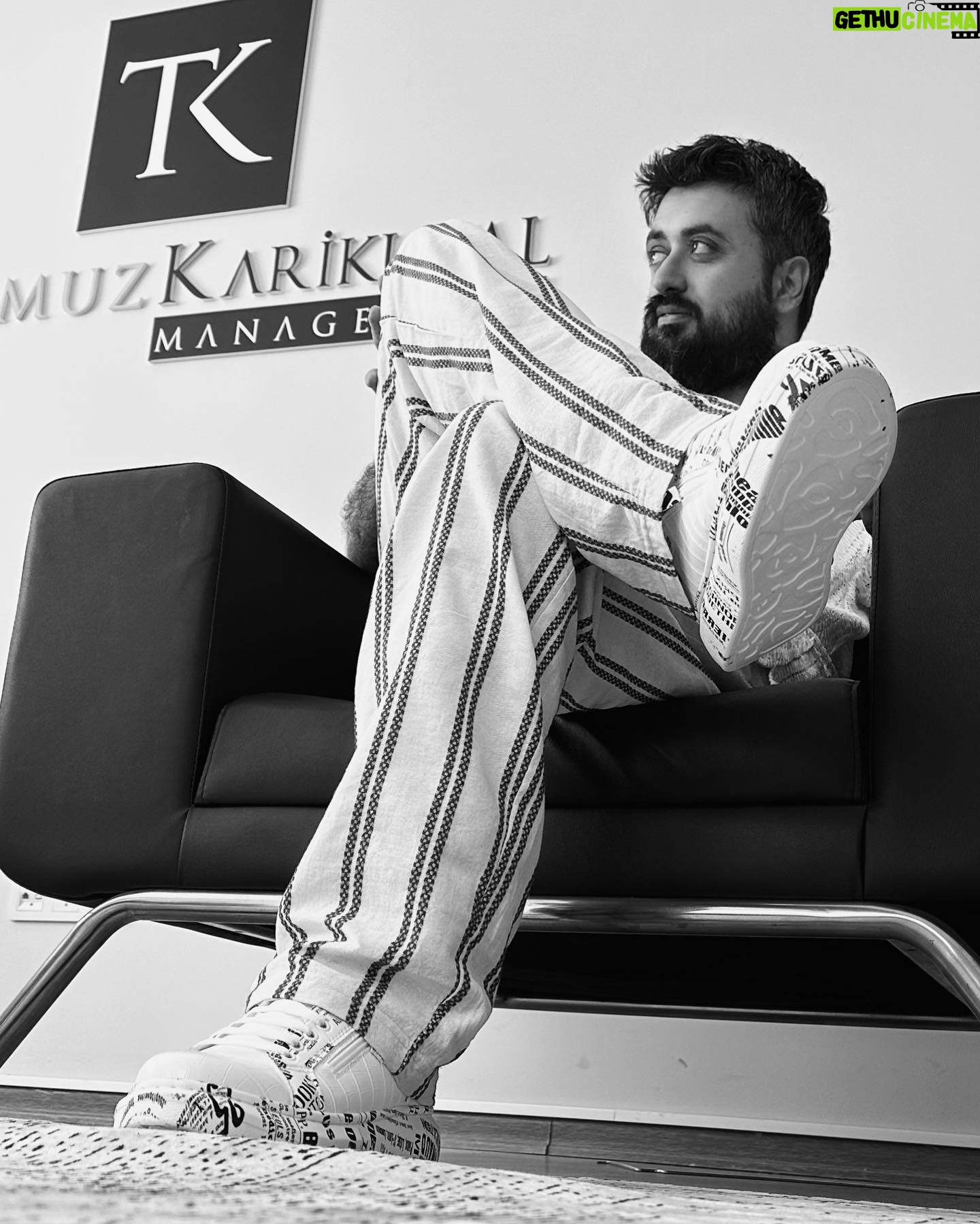 Temmuz Karikutal - 3 Likes - Bu gece şehir black white 👈