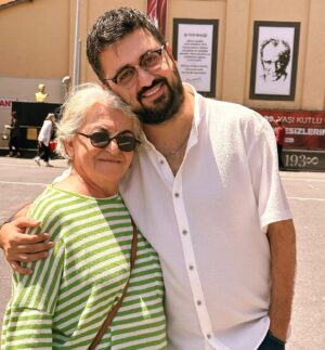 Temmuz Karikutal Instagram - Günün kutlu olsun annem... @neclakarikutal
