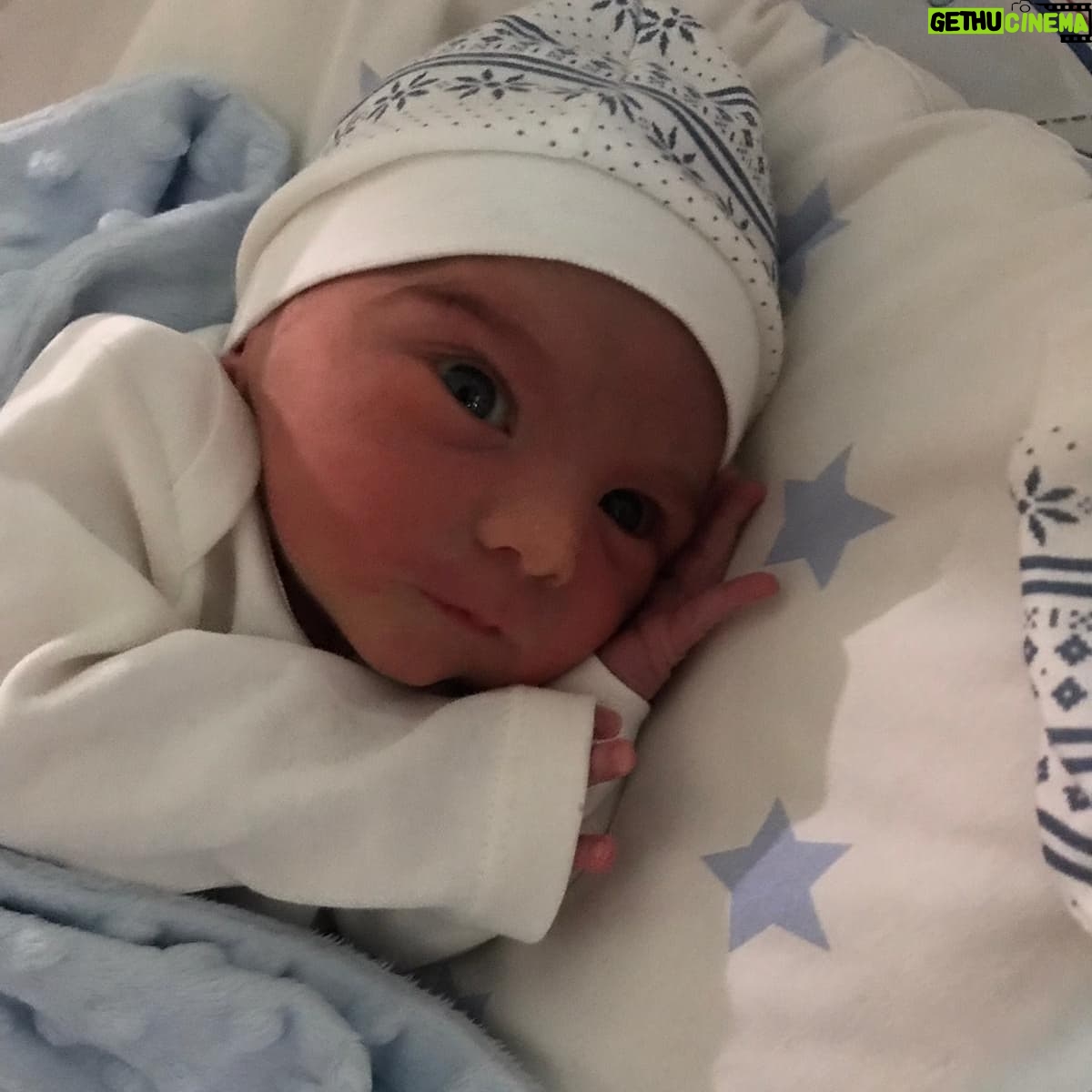 Temmuz Karikutal - 1.6K Likes - #MirKutay - 17/09/2021
Dünyaya ilk bakış...
Dayılık duygusunu da tattık...
Sonraki pozlar nedir ya? Sen daha 4 günlüksün, kendine gel arkadaşım! 🧿🤪