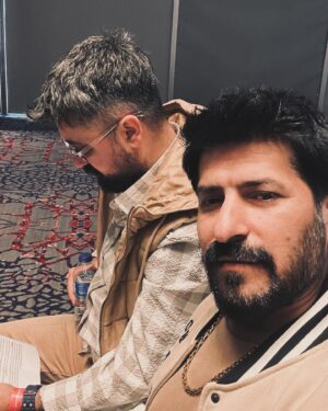 Temmuz Karikutal Instagram - #TikTokLIVE ekibinin düzenlediği konferansa, konuşmacı olarak katılıp kısa sürede TikTok Partneri olarak elde ettiğimiz başarılar hakkında konuşmak farklı bir deneyimdi... Teşekkürler @tiktokturkiye
