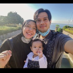 Temmy Rahadi Instagram - Happy 7th Wedding Anniversary ya beb ❤️.
.
Semoga Allah selalu melimpahkan rasa syukur dan sayang buat kita.
Aminn 🤲.
.
Makasih banget ya kadonya 😘😘😍❤️ ( kadonya slide ke kanan aja 😘).
.
❤️❤️❤️.
.
.
#family #weddinganniversary #bali #nusadua #love #explorebali