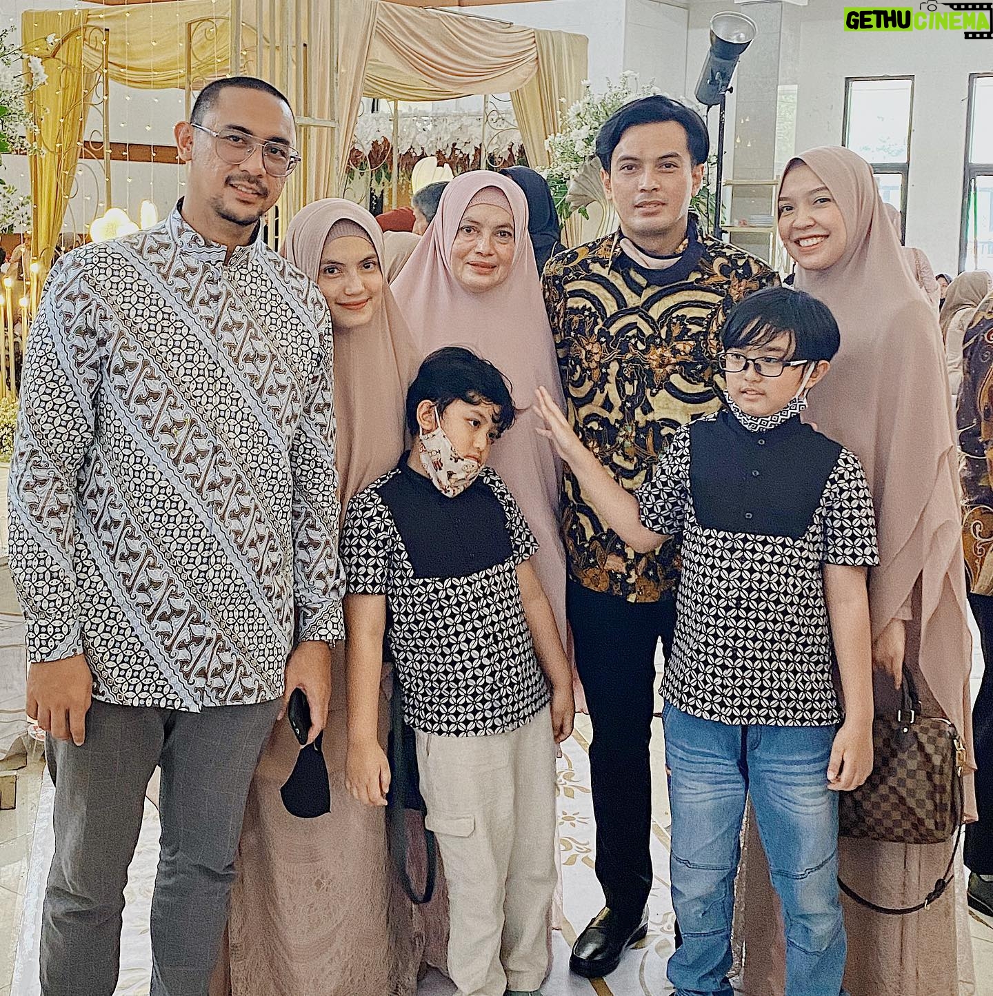 Temmy Rahadi - 26.8K Likes - Family ā¤ļøā¤ļøā¤ļø.
.
.
.
#family #familyfirst #familyportrait #vsco #familyphotography #like4like
#picoftheday