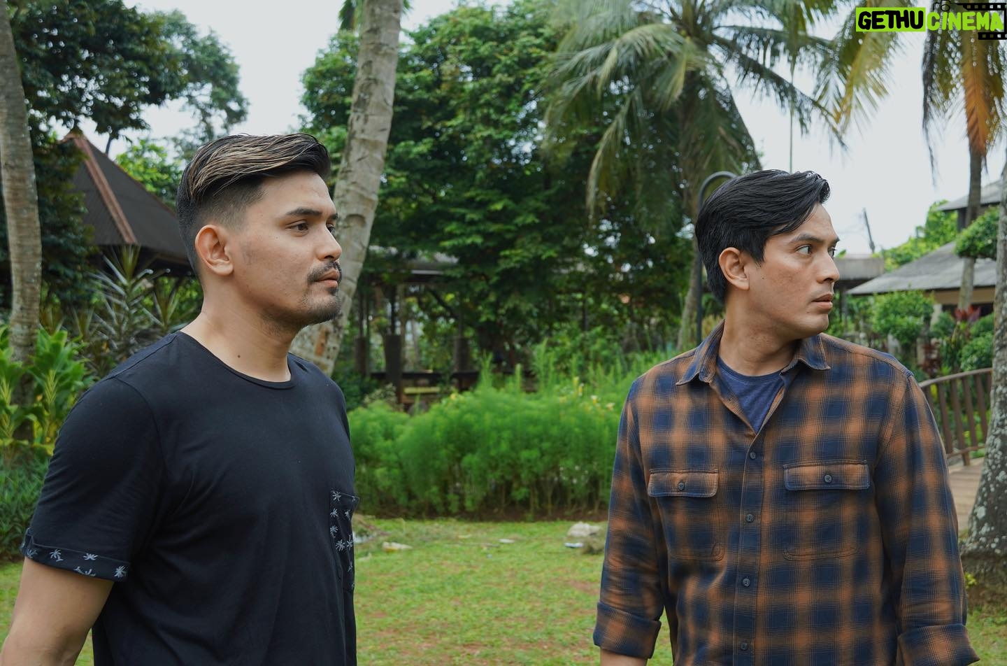 Temmy Rahadi - 15.4K Likes - Cowo kalo kompak begini biasanya liatin apa yaa?? šššš¤ .
.
.
.
šø: @ikramuhlis
#like4like #oldfriend #friends #picoftheday #bestoftheday
