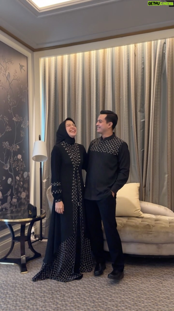 Temmy Rahadi - 83.5K Likes - Versi BTS nya kerja bareng sama istri š
Mulai dari make up, blocking sama baju semuanya disiapin sama mamanya anak2.
Pokoknya aku padamu beb ā¤ļø.
Ramadhan sebentar lagi nih, siapa yang udah mulai cari baju lebaran??
Yg lagi cari bisa samaan nih kaya aku dan istri, bisa pre-order di @madeira_id ya