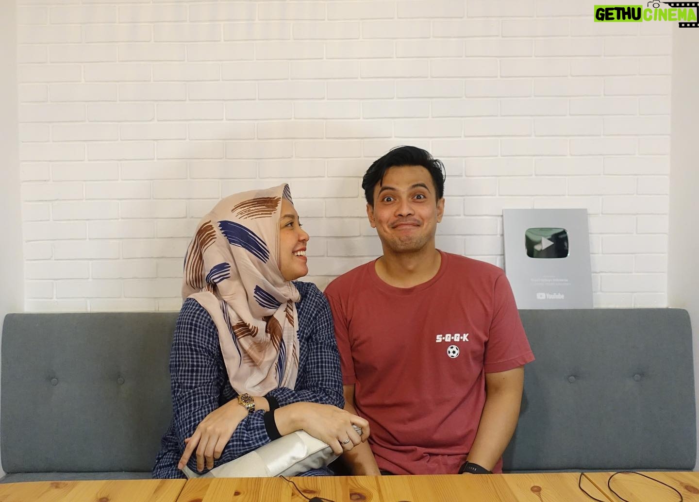 Temmy Rahadi - 21.9K Likes - Kayanya ada yg ketagihan bikin vlog nii?.
Hmmnnn... hobby baru atau mungkin bawaan baby yaa?
šš„°ā¤ļø.
.
.
.
šø: @ikramuhlis
š: @madeira_id
.
.
#husbandandwife #love #couple #suamiistri #family #picoftheday #like4like #happy