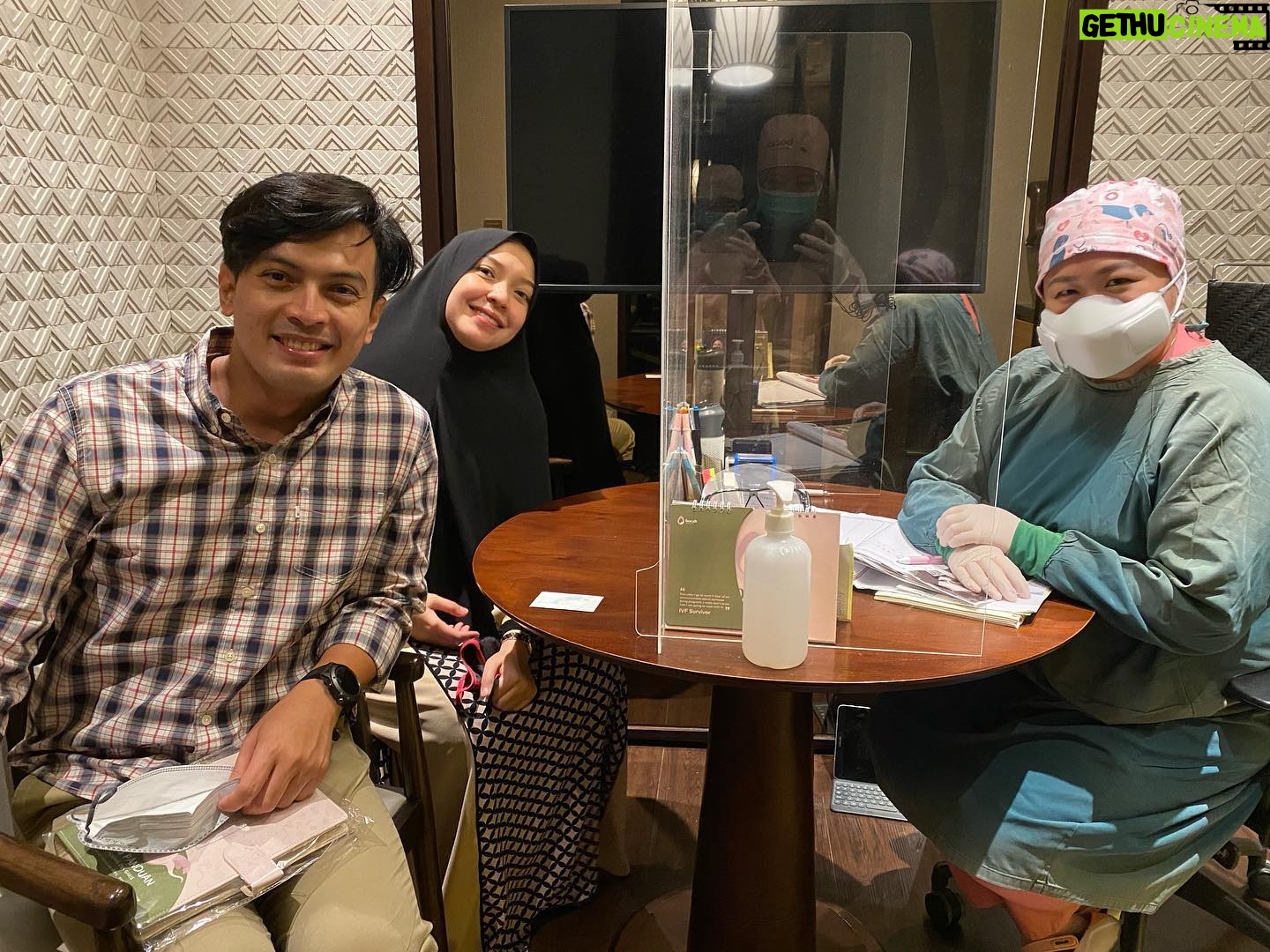 Temmy Rahadi - 18.7K Likes - Slide 1: Baby girl nya bapak yg masih malu2 klo lg ditengokin, mirip banget sama bapaknya yaa š
Slide 2: @dr.cynthiasusanto.spog dari @bocahindonesia_ yg selalu ada buat saya dan istri dari mulai program sampai dengan kehamilan.
Slide 3: detak jantung baby girl bapak di minggu ke 21 šā¤ļø.
.
.
.
#berjuangbersama
#21weekspregnant