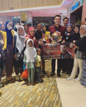 Temmy Rahadi Instagram - Keseruan Gala Premiere Film Alena Anak Ratu Iblis.

Terima kasih yaa yg udah dateng ❤️🙏.

Mulai 5 january 2023 Film Alena Anak Ratu Iblis ada di bioskop kesayangan kalian..

Nonton yaa 😊🎥❤️.