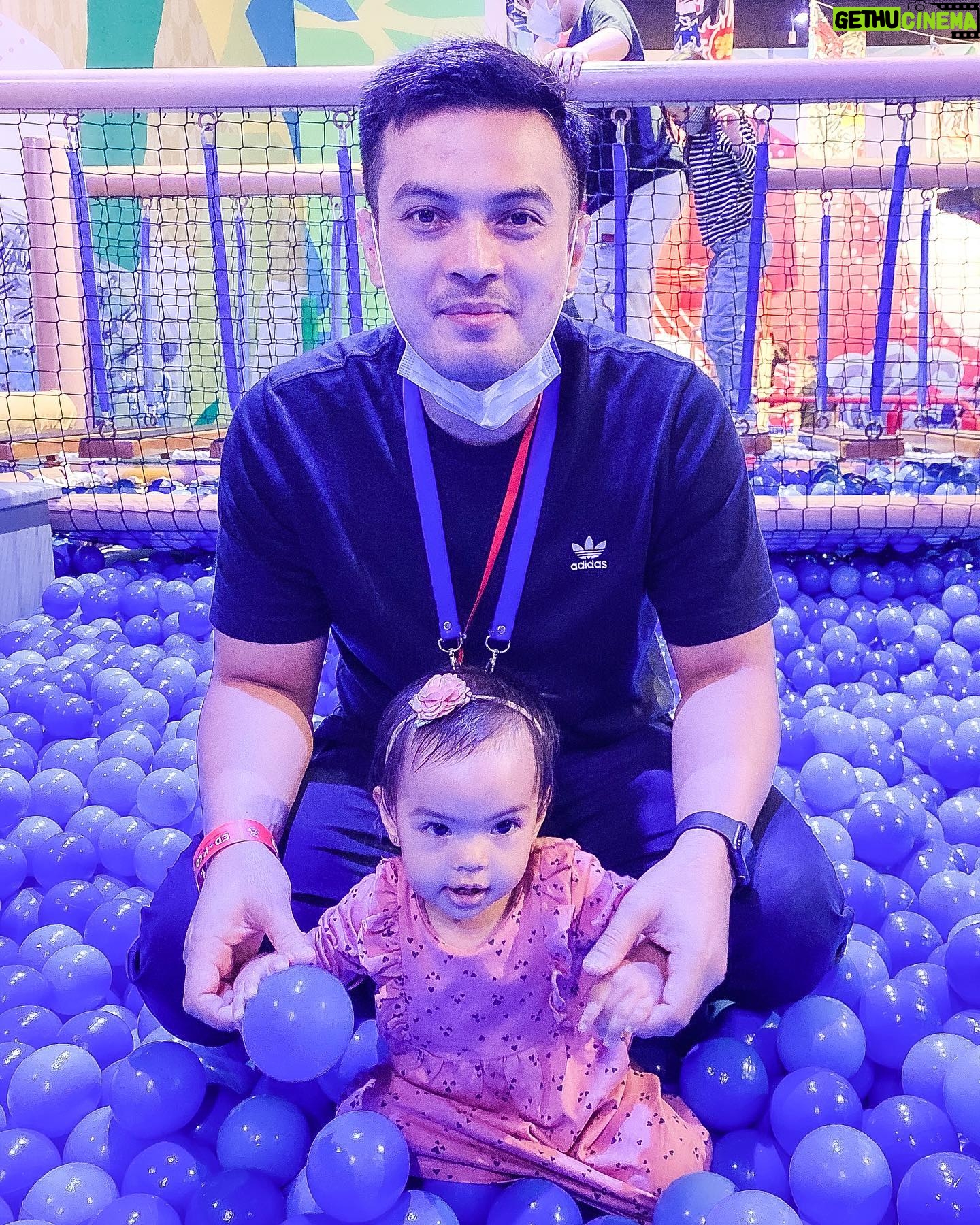 Temmy Rahadi - 14.3K Likes - Pelajaran berharga jadi bapak ketika anak memasuki umur 1 tahun, hafal lagu-lagu Cocomelon, Baby Shark dan rajin main mandi bola kalo ke mall š.