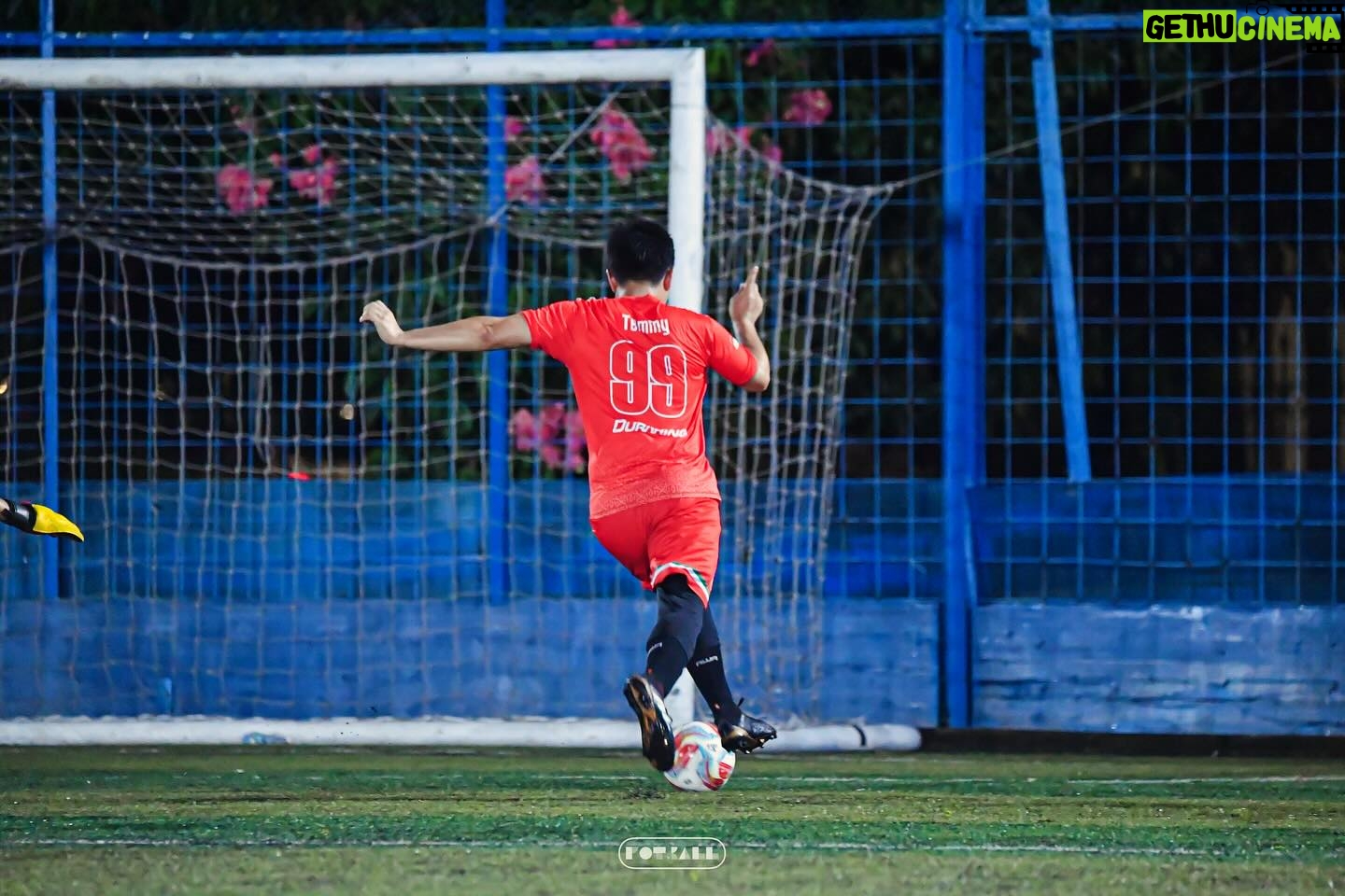 Temmy Rahadi - 24K Likes - Fun Football sebelum ramadhan bareng @studio2fc
Selamat menjalankan ibadah puasa ya, lancar puasanya dan berkah buat kita semua.. Amin š¤².