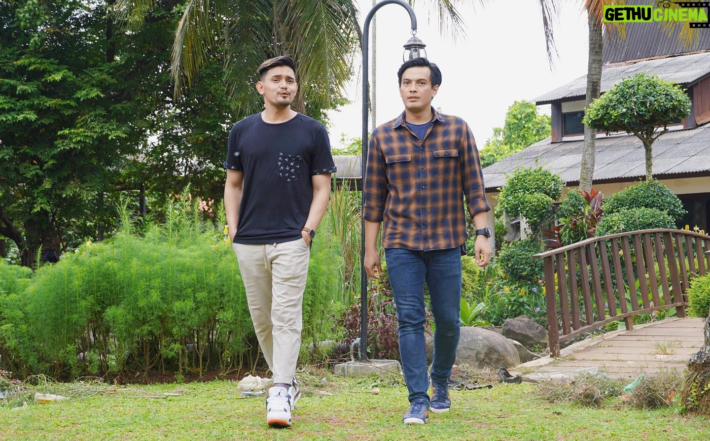 Temmy Rahadi - 18K Likes - Bikin boyband bareng bro @fandyruby masih cocok kali yaa? šš¤ š.
.
.
.
šø: @ikramuhlis
#like4like #oldfriend #vsco #picoftheday #bestoftheday #boystripboysindonesia