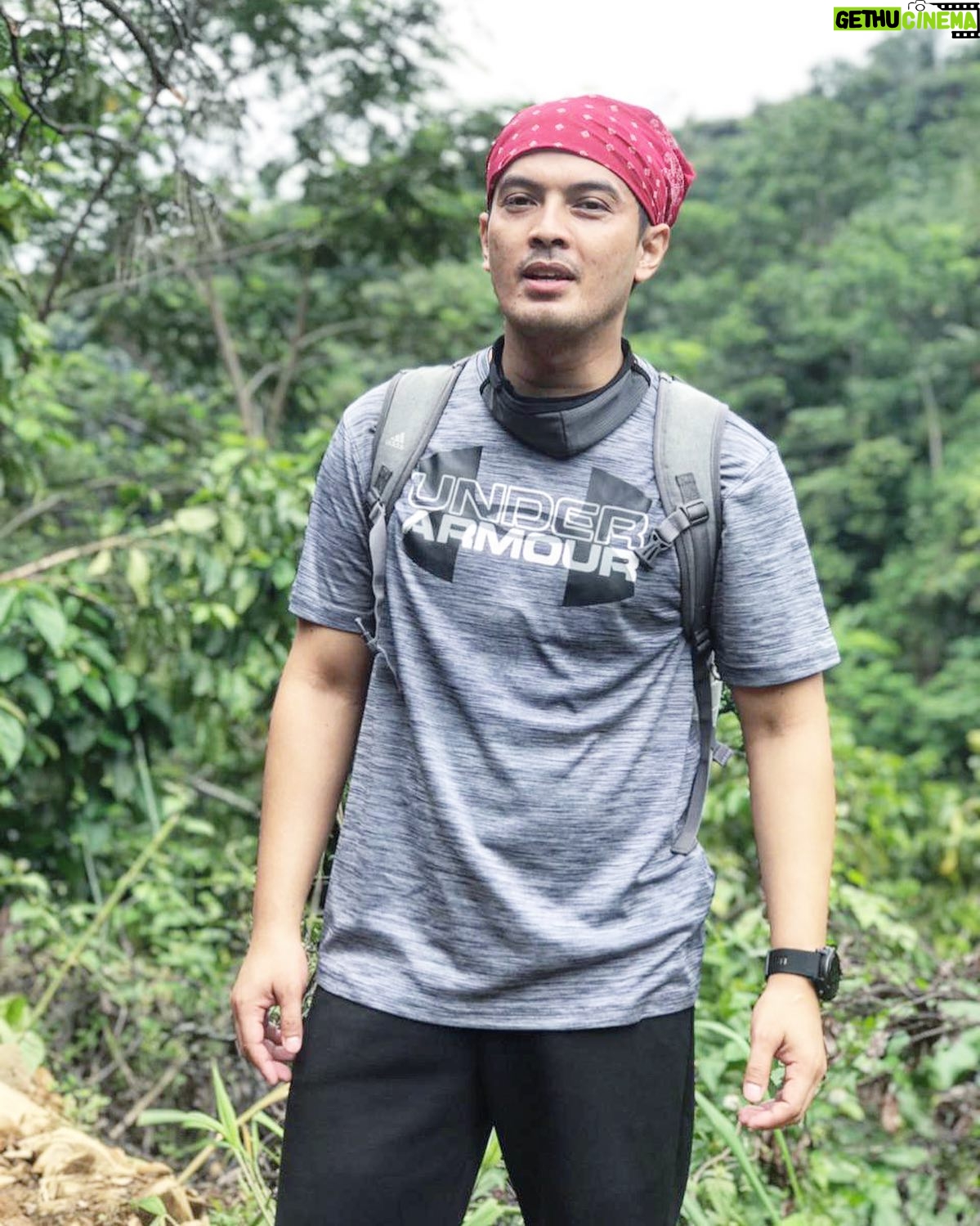 Temmy Rahadi - 17.1K Likes - Kemarin nyoba main ke salah satu curug dikawasan sentul.
Jalan setapak naik turun, nyusurin sungai dan finish disalah satu curug yg lg favorit banget dikalangan traveler.
Happy, seru dan yg pasti bersyukur bisa nyampe curug yg paling atas š.
Meskipun baru separo perjalanan lutut sudah terasa bergetar hebat āļøšŗš».
.
.
.
šø: @febryrbef
#like4like #picoftheday #bestoftheday #trekking #adventure