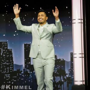 Tenoch Huerta Mejía Instagram - Had the best time with @jimmykimmel #Kimmel @jimmykimmellive #ABC. Thanks for having me!

Me la pasé increíble con Jimmy Kimmel. ¡Gracias por invitarme!

Styling: @meinacio
Grooming: @sussy_styles
Suit: @paulsmithdesign
Shirt: @cosstores
Shoes: @santoniofficial

Credit: Randy Holmes | ABC