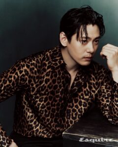 Teo Yoo Instagram - May issue @esquire.korea x @ysl 🤙🏼