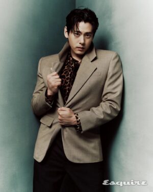 Teo Yoo Instagram - May issue @esquire.korea x @ysl 🤙🏼