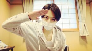 Teppei Koike Instagram - てっちゃんねるでは素敵なシャンプーをディプソーして、、、、、いや、紹介してます‼️
公演後の楽屋in博多座です🥴

https://youtu.be/53fkaFEg8X4

#魔界転生
#シャンプー
#明日も全力で