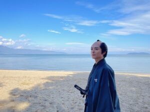 Teppei Koike Instagram - 本日21時〜わげもんがいよいよ放送スタート‼️
普通に観てもらっても楽しいのですが、あらすじや、人物相関図を少し知っておくとより楽しめるのでオススメですよ✨

#わげもん
#永瀬廉
#和解いたします
#わげ
#なんかすごい映えてる写真な気がする
