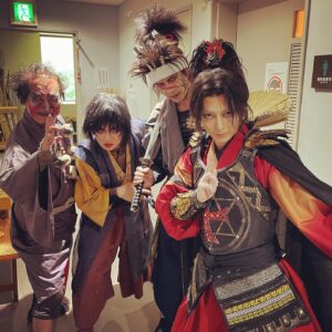 Teppei Koike Instagram - 本日博多座千穐楽です‼️
愛すべきディプソー仲間の魔界衆達⚡️
今日も心を込めて✨

#もちろん整い済み
#サウナ
#魔界転生