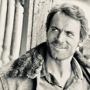 Terence Hill Instagram - A simple smile can make a change 🤠  #terencehill
