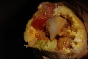 Teresa Daley Instagram - 經過五年評選，我正式宣布 @cafedulcela 的Breakfast Burrito 是全LA最好吃的早餐。

光想到起士、酪梨、培根與馬鈴薯完美的混合在嘴巴裡的味道，就很開心。

往右滑的那面點心牆，每一種甜甜圈都很好吃😋

After trying out all the breakfast spots in LA, I can confidently say that Cafe Dulce has the best Breakfast Burrito! No joke!
—
📷 @chenrychen 
🧥 @peopleofleisure.co 
—
#griiix #ricohgr3 #rioch
#breakfastspot #littletokyo #cafedulce #artsdistrictla #streetphotography #peopleofleisure