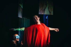 Teresa Macedo Instagram - ESTREÁMOS ontem e a minha vénia é pra todos os meus INCRÍVEIS colegas que partilharam o palco comigo - actores e TODA a equipa que deu tudo para que este espetáculo se erguesse e agora, siga o seu caminho bonito ❤️ 

Obrigada.

BLIND DATE da @gatoqueladra_ac 

De 4 a 14 de Novembro
 
📸 @vitorinocoragem 

#gatoqueladra #estreia #blinddate #novaproducao #teatro #afonsocruz #joanamlopes #blinddate #espetaculo #teatrodamalaposta #actriz 
.
.
Texto AFONSO CRUZ E JOANA M. LOPES
Encenação RUTE ROCHA
Com CRISTINA CAVALINHOS, MARIA D’AIRES, RICARDO MOURA, JOSÉ MATEUS, PEDRO BARBEITOS, SUSANA ARRAIS, TERESA MACEDO E TOMÁS BARROSO
Cenografia e Figurinos LUIS SANTOS
Apoio de Corpo PETER MICHAEL DIETZ
Desenho de Luz ALEXANDRE COSTA E JOSÉ ÁLVARO CORREIA
Música ALEXANDRE PEDRO
Design Gráfico e Assistência de Encenação LIVIA HEINERICH
Fotografia VITORINO CORAGEM
Produção GATO QUE LADRA
Apoios MINUTOS REDONDOS – CENTRO CULTURAL MALAPOSTA, LUGAR ESPECÍFICO
Parceiro Institucional REPÚBLICA PORTUGUESA – MINISTÉRIO DA CULTURA