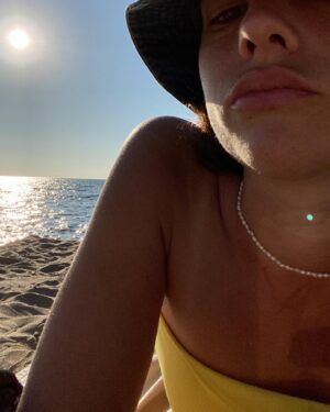 Teresa Romagnoli Instagram - troppo facile fare il recap vacanze.
e infatti di seguito vari selfie inviati tramite messaggistica istantanea durante l’estate