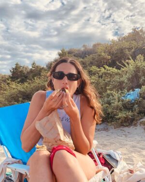 Teresa Romagnoli Instagram - estasi mangiando i fichi. 
ti prego estate non te ne andare.
📷 @valeriovenanzi_