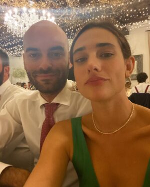 Teresa Romagnoli Instagram - la cosa che ci viene meglio è festeggiare l’amore.
@gigi_1927 & @martinaferi_ sposi ♥️