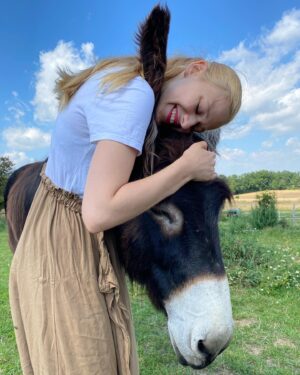 Tereza Těžká Instagram - Včerejší úžasný zážitek z Oslí stezky. Neuvěřitelně terapeutická záležitost ♥️ 
#oslistezka #oslici #donkey #oslik #osel #nature #trip
