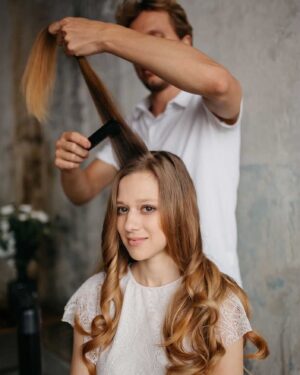 Tereza Těžká Instagram - Děkuji @hairmates_prague  @laubech !! 
#hair #hairstyle #curls #makeup #niceday