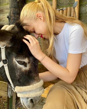 Tereza Těžká Instagram - Včerejší úžasný zážitek z Oslí stezky. Neuvěřitelně terapeutická záležitost ♥️ 
#oslistezka #oslici #donkey #oslik #osel #nature #trip