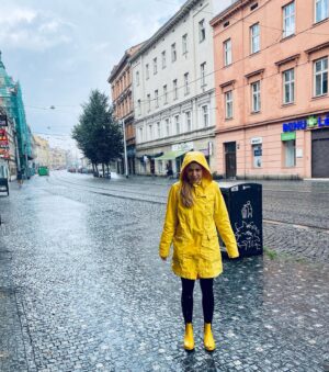 Tereza Těžká Instagram - Prohlašuji podzimní sezonu za zahájenou!! 
#yellow #yellowismyfavoritecolor #rain #rainsunday #fall #autumn