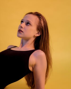 Tereza Těžká Instagram - Oblíbená 
Foto: N. M. Ševčíková 
#yellow #favouritecolour #photo #actress #czechactress