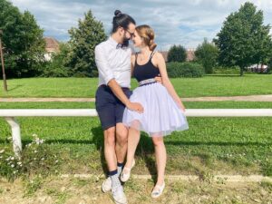 Tereza Těžká Instagram - Malá vzpomínka na léto a naše výročí s Janem. 
Dneska si dáme spolu live stream. Přijdete? :) 
#summer #memories #love #mariage #livestream
